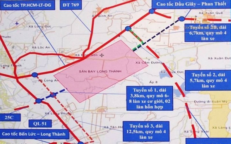 “Mục tiêu của tỉnh là đúng, 2 tuyến đường này sẽ tạo thêm các lối ra trong quá trình khai thác sân bay Long Thành về sau” - Phó chủ tịch UBND tỉnh Võ Tấn Đức cho hay