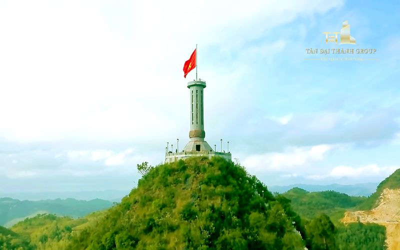 Cột cờ Lũng Cú, huyện Đồng Văn