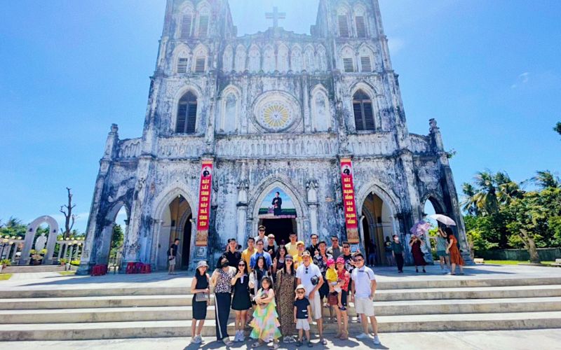 Tân Đại Thành Group tham quan Nhà thờ Mằng Lăng tại Phú Yên