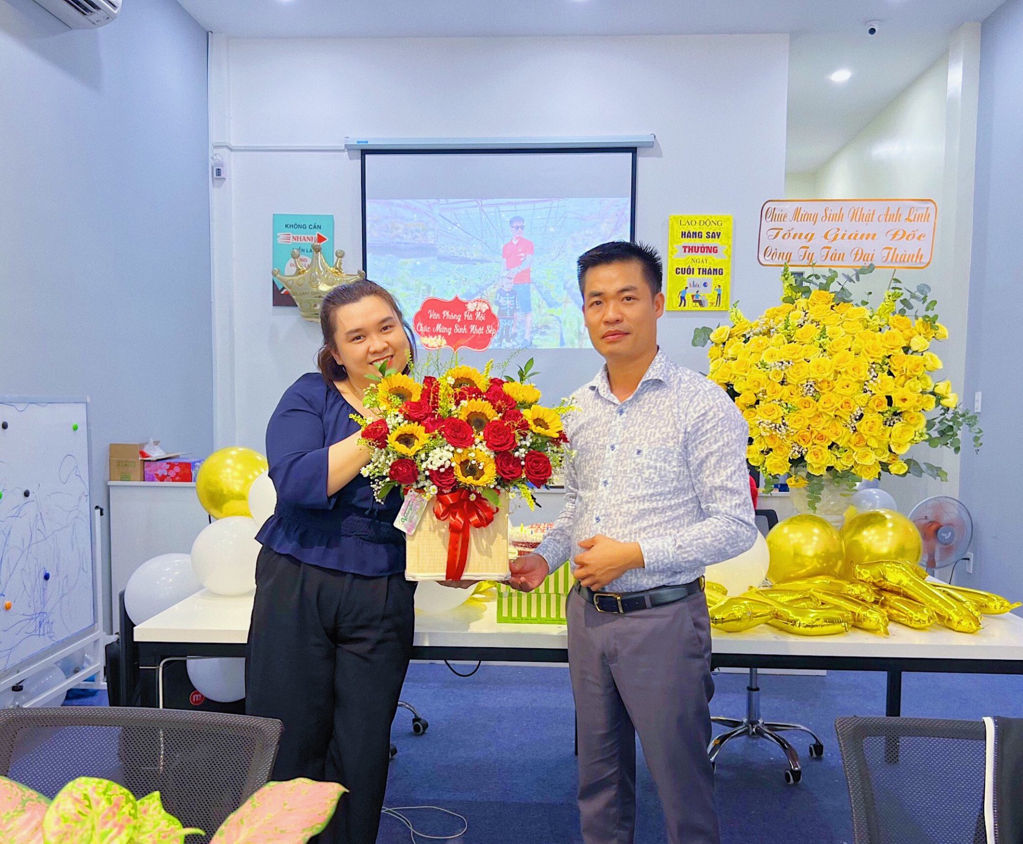 VP HN gửi tăng giỏ hoa tươi thắm cho Chủ tịch