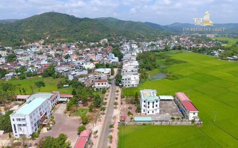 Một góc thị trấn La Hai, Đồng Xuân nhìn từ trên cao